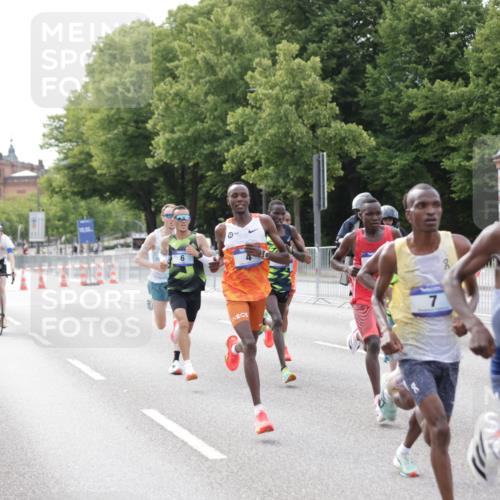 29.06.2025 - hella hamburg halbmarathon Jannik Wohlers http://msf.ph/oto/8151802 29.06.2025 09:30:58 Lombardsbrücke 1, 2, 4, 5, 6, 7, 8, 9, 10, 11, 13, 16, 22, 23, 25, 59 meine-sportfotos.de