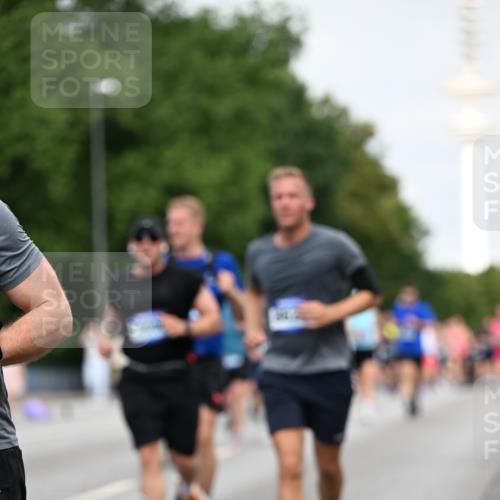 29.06.2025 - hella hamburg halbmarathon Dr. Thomas Lammeyer http://msf.ph/oto/8151803 29.06.2025 10:07:07 Kennedybrücke 1135, 1138, 1414, 1702, 2619, 2712, 2780, 2810, 2819, 3225, 3630, 4066, 4204, 4613, 4665, 5734, 6208, 6752, 6815, 7869, 7888, 8003, 8481, 8483, 8624, 9006, 9439, 10128 meine-sportfotos.de