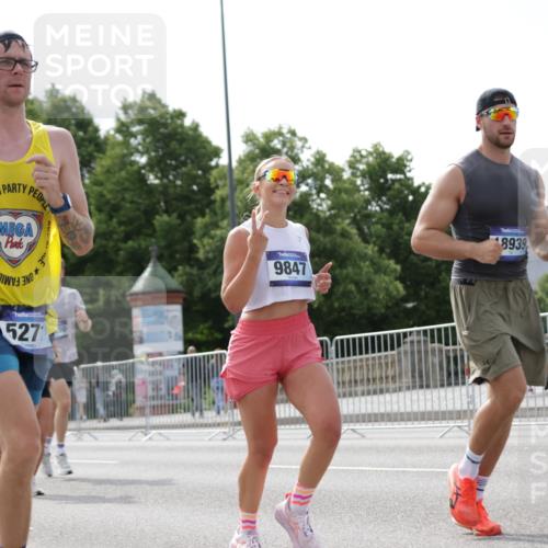 29.06.2025 - hella hamburg halbmarathon Jannik Wohlers http://msf.ph/oto/8151804 29.06.2025 10:14:53 Lombardsbrücke 1296, 1524, 1745, 2281, 2720, 3513, 3650, 4495, 5271, 5986, 6317, 7452, 7809, 7810, 7881, 8237, 8256, 8609, 9307, 9423, 9847, 9975, 9997, 10858, 11683, 12457, 12524, 13453, 13500, 13881, 14617, 15150, 15740, 16040, 17128, 17949, 18203, 18252, 18769, 18800, 18939, 19027 meine-sportfotos.de