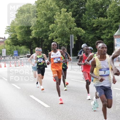 29.06.2025 - hella hamburg halbmarathon Jannik Wohlers http://msf.ph/oto/8151809 29.06.2025 09:30:58 Lombardsbrücke 1, 2, 4, 5, 6, 7, 8, 9, 10, 11, 13, 16, 22, 23, 25, 59 meine-sportfotos.de