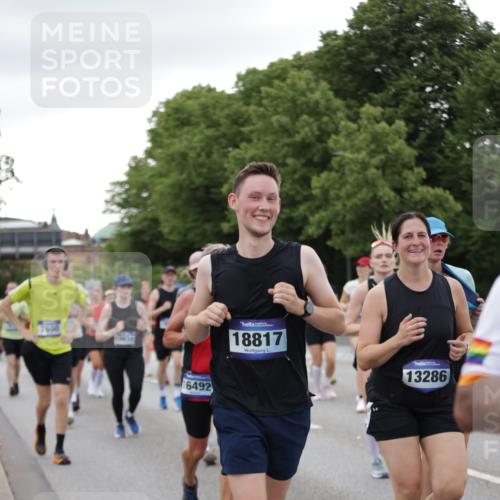 29.06.2025 - hella hamburg halbmarathon Jannik Wohlers http://msf.ph/oto/8151840 29.06.2025 10:51:54 Lombardsbrücke 3645, 4087, 4273, 4436, 4815, 5262, 6386, 6403, 6404, 6406, 6671, 6985, 7690, 7691, 7735, 7812, 8194, 8196, 9368, 9731, 10296, 10342, 10634, 10884, 11084, 11126, 11127, 11297, 11736, 11899, 11974, 12089, 12247, 12525, 12546, 12558, 13094, 13207, 13208, 13538, 14215, 14235, 14893, 16262, 16492, 16752, 16973, 17326, 17327, 18115, 18221, 18633, 18668, 18756, 18817 meine-sportfotos.de