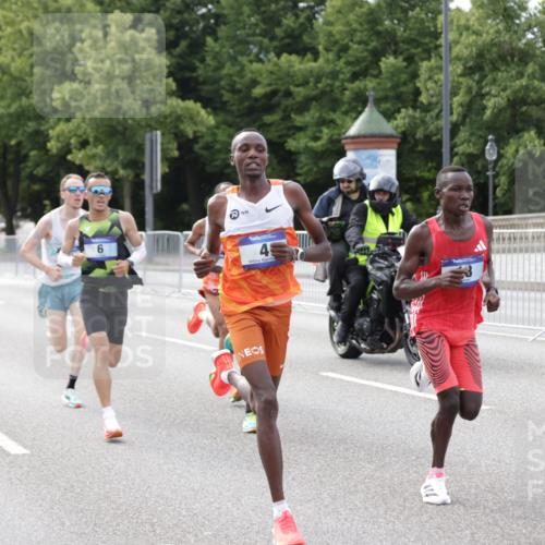 29.06.2025 - hella hamburg halbmarathon Jannik Wohlers http://msf.ph/oto/8151855 29.06.2025 09:30:59 Lombardsbrücke 1, 2, 4, 5, 6, 7, 8, 9, 10, 11, 13, 16, 22, 23, 25, 59 meine-sportfotos.de