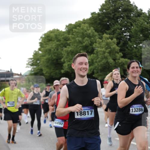 29.06.2025 - hella hamburg halbmarathon Jannik Wohlers http://msf.ph/oto/8151858 29.06.2025 10:51:55 Lombardsbrücke 2528, 3645, 4087, 4273, 4436, 4815, 5262, 6386, 6403, 6404, 6406, 6671, 6985, 7690, 7691, 7735, 7812, 8194, 8196, 9103, 9368, 9731, 10080, 10296, 10342, 10634, 10884, 11084, 11126, 11127, 11297, 11736, 11899, 11974, 12089, 12247, 12525, 12546, 12558, 13094, 13207, 13208, 13538, 14215, 14235, 14893, 16262, 16492, 16752, 16973, 17326, 17327, 18115, 18221, 18633, 18668, 18756, 18817 meine-sportfotos.de