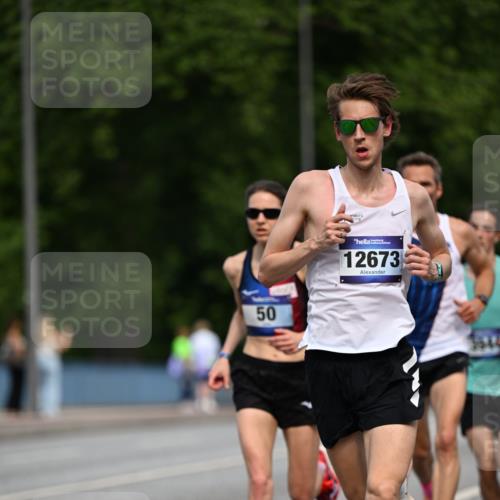 29.06.2025 - hella hamburg halbmarathon Dr. Thomas Lammeyer http://msf.ph/oto/8151859 29.06.2025 09:40:44 Kennedybrücke 45, 50, 3944 meine-sportfotos.de