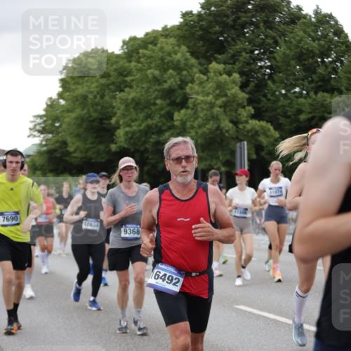 29.06.2025 - hella hamburg halbmarathon Jannik Wohlers http://msf.ph/oto/8151868 29.06.2025 10:51:55 Lombardsbrücke 2528, 3645, 4087, 4273, 4436, 4815, 5262, 6386, 6403, 6404, 6406, 6671, 6985, 7690, 7691, 7735, 7812, 8194, 8196, 9103, 9368, 9731, 10080, 10296, 10342, 10634, 10884, 11084, 11126, 11127, 11297, 11736, 11899, 11974, 12089, 12247, 12525, 12546, 12558, 13094, 13207, 13208, 13538, 14215, 14235, 14893, 16262, 16492, 16752, 16973, 17326, 17327, 18115, 18221, 18633, 18668, 18756, 18817 meine-sportfotos.de