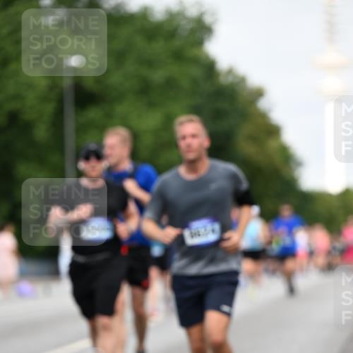 29.06.2025 - hella hamburg halbmarathon Dr. Thomas Lammeyer http://msf.ph/oto/8151884 29.06.2025 10:07:07 Kennedybrücke 1135, 1138, 1414, 1702, 2619, 2712, 2780, 2810, 2819, 3225, 3630, 4066, 4204, 4613, 4665, 5734, 6208, 6752, 6815, 7869, 7888, 8003, 8481, 8483, 8624, 9006, 9439, 10128 meine-sportfotos.de