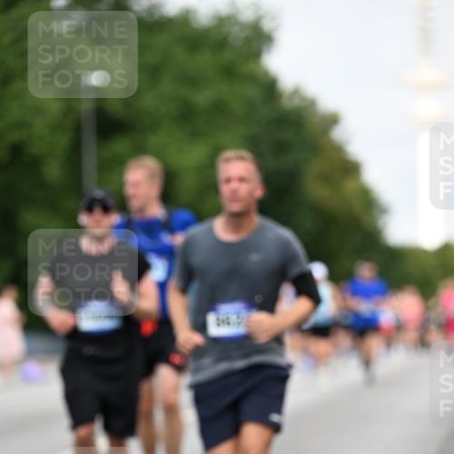 29.06.2025 - hella hamburg halbmarathon Dr. Thomas Lammeyer http://msf.ph/oto/8151891 29.06.2025 10:07:07 Kennedybrücke 1135, 1138, 1414, 1702, 2619, 2712, 2780, 2810, 2819, 3225, 3630, 4066, 4204, 4613, 4665, 5734, 6208, 6752, 6815, 7869, 7888, 8003, 8481, 8483, 8624, 9006, 9439, 10128 meine-sportfotos.de