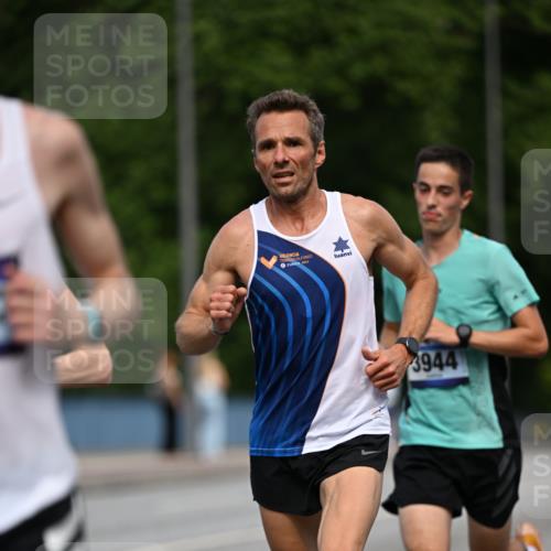 29.06.2025 - hella hamburg halbmarathon Dr. Thomas Lammeyer http://msf.ph/oto/8151896 29.06.2025 09:40:45 Kennedybrücke 45, 50, 3944 meine-sportfotos.de