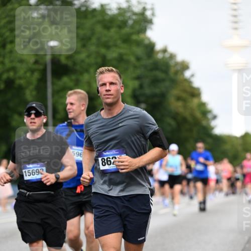 29.06.2025 - hella hamburg halbmarathon Dr. Thomas Lammeyer http://msf.ph/oto/8151900 29.06.2025 10:07:08 Kennedybrücke 1135, 1138, 1414, 1702, 2619, 2712, 2780, 2810, 2819, 3225, 3630, 4066, 4204, 4613, 4665, 5734, 6208, 6815, 7869, 7888, 8003, 8481, 8483, 8624, 9006, 9439, 10128 meine-sportfotos.de