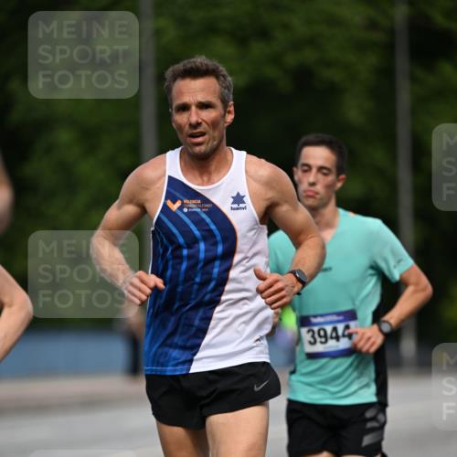 29.06.2025 - hella hamburg halbmarathon Dr. Thomas Lammeyer http://msf.ph/oto/8151905 29.06.2025 09:40:45 Kennedybrücke 45, 50, 3944 meine-sportfotos.de