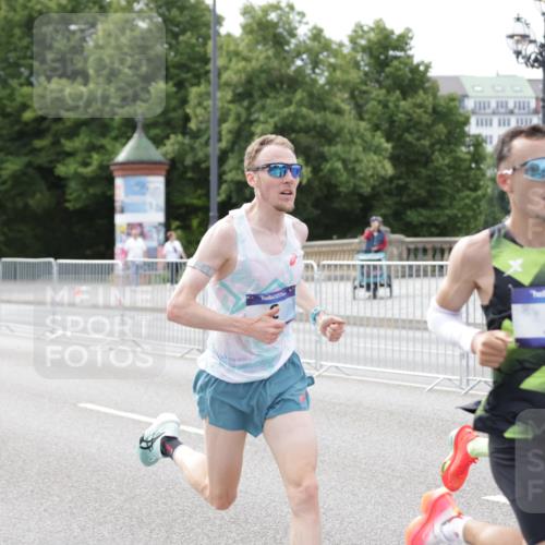 29.06.2025 - hella hamburg halbmarathon Jannik Wohlers http://msf.ph/oto/8151920 29.06.2025 09:31:00 Lombardsbrücke 1, 2, 4, 5, 6, 7, 8, 9, 10, 11, 13, 16, 22, 23, 25, 59 meine-sportfotos.de