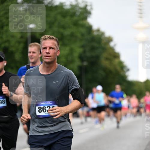 29.06.2025 - hella hamburg halbmarathon Dr. Thomas Lammeyer http://msf.ph/oto/8151926 29.06.2025 10:07:08 Kennedybrücke 1135, 1138, 1414, 1702, 2619, 2712, 2780, 2810, 2819, 3225, 3630, 4066, 4204, 4613, 4665, 5734, 6208, 6815, 7869, 7888, 8003, 8481, 8483, 8624, 9006, 9439, 10128 meine-sportfotos.de