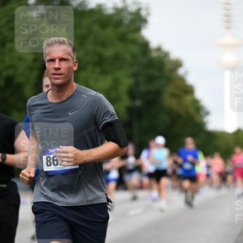 29.06.2025 - hella hamburg halbmarathon Dr. Thomas Lammeyer http://msf.ph/oto/8151928 29.06.2025 10:07:08 Kennedybrücke 1135, 1138, 1414, 1702, 2619, 2712, 2780, 2810, 2819, 3225, 3630, 4066, 4204, 4613, 4665, 5734, 6208, 6815, 7869, 7888, 8003, 8481, 8483, 8624, 9006, 9439, 10128 meine-sportfotos.de