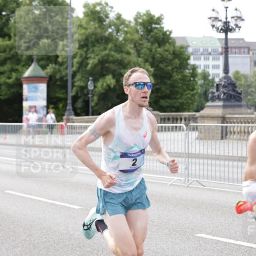 29.06.2025 - hella hamburg halbmarathon Jannik Wohlers http://msf.ph/oto/8151929 29.06.2025 09:31:00 Lombardsbrücke 1, 2, 4, 5, 6, 7, 8, 9, 10, 11, 13, 16, 22, 23, 25, 59 meine-sportfotos.de