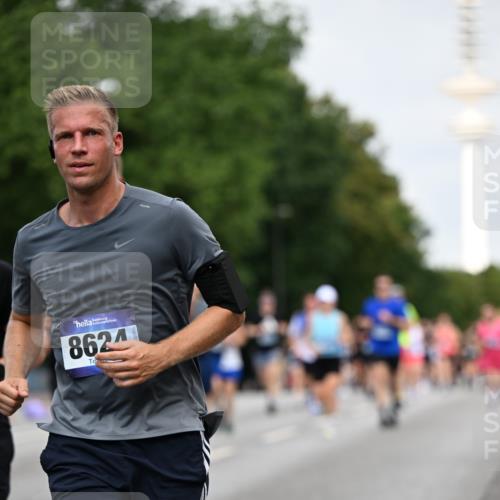 29.06.2025 - hella hamburg halbmarathon Dr. Thomas Lammeyer http://msf.ph/oto/8151933 29.06.2025 10:07:08 Kennedybrücke 1135, 1138, 1414, 1702, 2619, 2712, 2780, 2810, 2819, 3225, 3630, 4066, 4204, 4613, 4665, 5734, 6208, 6815, 7869, 7888, 8003, 8481, 8483, 8624, 9006, 9439, 10128 meine-sportfotos.de