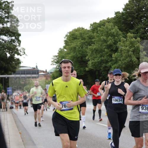 29.06.2025 - hella hamburg halbmarathon Jannik Wohlers http://msf.ph/oto/8151935 29.06.2025 10:51:57 Lombardsbrücke 2528, 3645, 4273, 4436, 4815, 5262, 6386, 6403, 6404, 6406, 6671, 6985, 7690, 7691, 7735, 7812, 8194, 8196, 9103, 9368, 9731, 10080, 10296, 10342, 10634, 10884, 11084, 11126, 11127, 11297, 11736, 11899, 11974, 12089, 12247, 12525, 12546, 12558, 13094, 13207, 13208, 13538, 13677, 14215, 14235, 14893, 15205, 16262, 16492, 16752, 16973, 17326, 17327, 18115, 18221, 18633, 18668, 18756, 18817 meine-sportfotos.de