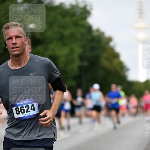 29.06.2025 - hella hamburg halbmarathon Dr. Thomas Lammeyer http://msf.ph/oto/8151937 29.06.2025 10:07:09 Kennedybrücke 1135, 1138, 1414, 1702, 2619, 2712, 2780, 2810, 3225, 3630, 4066, 4204, 4613, 4665, 5734, 6208, 6815, 7869, 7888, 8481, 8483, 8624, 9439, 10128 meine-sportfotos.de