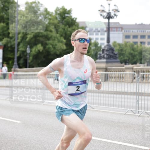 29.06.2025 - hella hamburg halbmarathon Jannik Wohlers http://msf.ph/oto/8151939 29.06.2025 09:31:00 Lombardsbrücke 1, 2, 4, 5, 6, 7, 8, 9, 10, 11, 13, 16, 22, 23, 25, 59 meine-sportfotos.de
