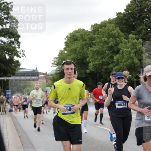 29.06.2025 - hella hamburg halbmarathon Jannik Wohlers http://msf.ph/oto/8151941 29.06.2025 10:51:57 Lombardsbrücke 2528, 3645, 4273, 4436, 4815, 5262, 6386, 6403, 6404, 6406, 6671, 6985, 7690, 7691, 7735, 7812, 8194, 8196, 9103, 9368, 9731, 10080, 10296, 10342, 10634, 10884, 11084, 11126, 11127, 11297, 11736, 11899, 11974, 12089, 12247, 12525, 12546, 12558, 13094, 13207, 13208, 13538, 13677, 14215, 14235, 14893, 15205, 16262, 16492, 16752, 16973, 17326, 17327, 18115, 18221, 18633, 18668, 18756, 18817 meine-sportfotos.de