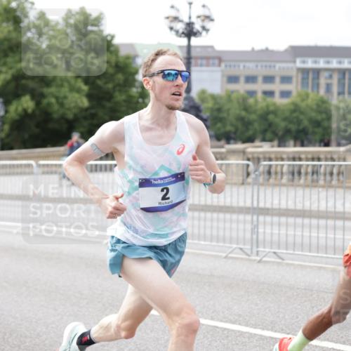 29.06.2025 - hella hamburg halbmarathon Jannik Wohlers http://msf.ph/oto/8151943 29.06.2025 09:31:00 Lombardsbrücke 1, 2, 4, 5, 6, 7, 8, 9, 10, 11, 13, 16, 22, 23, 25, 59 meine-sportfotos.de