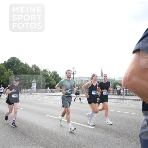 29.06.2025 - hella hamburg halbmarathon Jannik Wohlers http://msf.ph/oto/8151944 29.06.2025 10:37:34 Lombardsbrücke 1578, 1799, 1901, 1985, 2786, 3246, 3880, 4921, 5139, 5713, 6199, 6362, 6697, 7118, 7244, 7321, 7629, 7696, 8198, 8199, 8539, 8985, 9247, 9288, 9350, 9391, 10025, 10159, 10836, 11087, 11152, 11164, 11421, 11456, 11457, 11479, 11543, 11882, 12997, 13103, 13650, 14018, 15002, 15329, 15418, 15511, 15562, 15762, 16211, 16220, 16360, 17389, 18317, 18319, 18572, 18592, 18937 meine-sportfotos.de