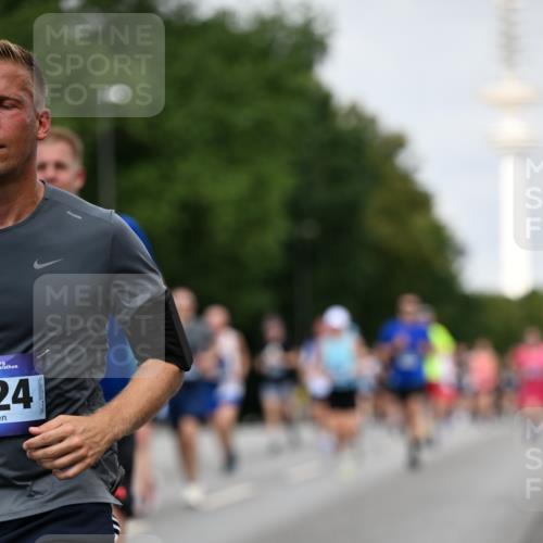 29.06.2025 - hella hamburg halbmarathon Dr. Thomas Lammeyer http://msf.ph/oto/8151945 29.06.2025 10:07:09 Kennedybrücke 1135, 1138, 1414, 1702, 2619, 2712, 2780, 2810, 3225, 3630, 4066, 4204, 4613, 4665, 5734, 6208, 6815, 7869, 7888, 8481, 8483, 8624, 9439, 10128 meine-sportfotos.de