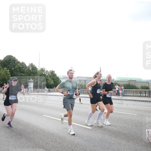 29.06.2025 - hella hamburg halbmarathon Jannik Wohlers http://msf.ph/oto/8151951 29.06.2025 10:37:34 Lombardsbrücke 1578, 1799, 1901, 1985, 2786, 3246, 3880, 4921, 5139, 5713, 6199, 6362, 6697, 7118, 7244, 7321, 7629, 7696, 8198, 8199, 8539, 8985, 9247, 9288, 9350, 9391, 10025, 10159, 10836, 11087, 11152, 11164, 11421, 11456, 11457, 11479, 11543, 11882, 12997, 13103, 13650, 14018, 15002, 15329, 15418, 15511, 15562, 15762, 16211, 16220, 16360, 17389, 18317, 18319, 18572, 18592, 18937 meine-sportfotos.de