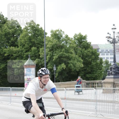 29.06.2025 - hella hamburg halbmarathon Jannik Wohlers http://msf.ph/oto/8151956 29.06.2025 09:31:01 Lombardsbrücke 1, 2, 4, 5, 6, 7, 8, 9, 10, 11, 13, 16, 22, 23, 25, 59 meine-sportfotos.de