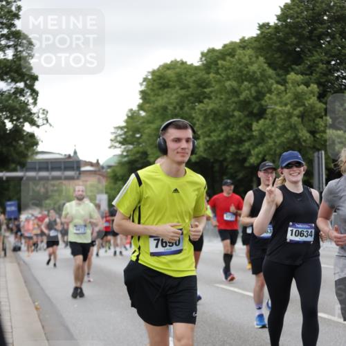 29.06.2025 - hella hamburg halbmarathon Jannik Wohlers http://msf.ph/oto/8151958 29.06.2025 10:51:57 Lombardsbrücke 2528, 3645, 4273, 4436, 4815, 5262, 6386, 6403, 6404, 6406, 6671, 6985, 7690, 7691, 7735, 7812, 8194, 8196, 9103, 9368, 9731, 10080, 10296, 10342, 10634, 10884, 11084, 11126, 11127, 11297, 11736, 11899, 11974, 12089, 12247, 12525, 12546, 12558, 13094, 13207, 13208, 13538, 13677, 14215, 14235, 14893, 15205, 16262, 16492, 16752, 16973, 17326, 17327, 18115, 18221, 18633, 18668, 18756, 18817 meine-sportfotos.de
