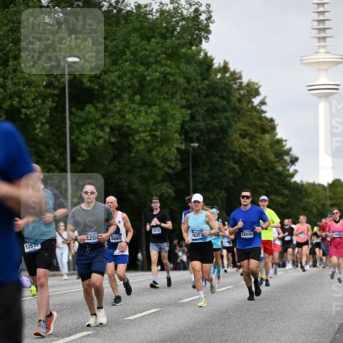 29.06.2025 - hella hamburg halbmarathon Dr. Thomas Lammeyer http://msf.ph/oto/8151959 29.06.2025 10:07:09 Kennedybrücke 1135, 1138, 1414, 1702, 2619, 2712, 2780, 2810, 3225, 3630, 4066, 4204, 4613, 4665, 5734, 6208, 6815, 7869, 7888, 8481, 8483, 8624, 9439, 10128 meine-sportfotos.de
