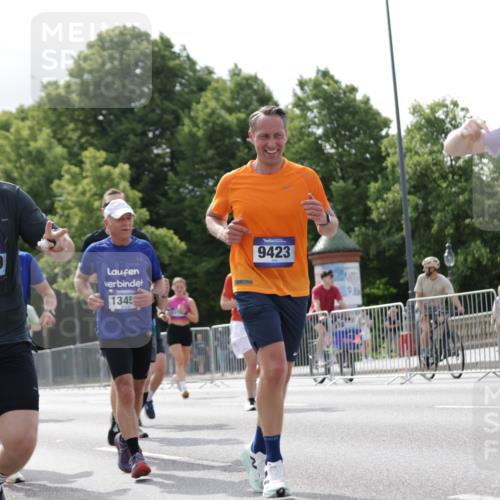 29.06.2025 - hella hamburg halbmarathon Jannik Wohlers http://msf.ph/oto/8151960 29.06.2025 10:14:59 Lombardsbrücke 1524, 2110, 2720, 3417, 3650, 5271, 5739, 5986, 6317, 7452, 7809, 7810, 8256, 9307, 9423, 9847, 9997, 10858, 12457, 12521, 12524, 13197, 13453, 13500, 15150, 15740, 16040, 16041, 17949, 18203, 18252, 18769, 18800, 18939, 19027 meine-sportfotos.de