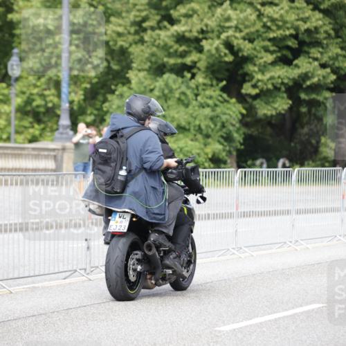 29.06.2025 - hella hamburg halbmarathon Jannik Wohlers http://msf.ph/oto/8151961 29.06.2025 09:31:04 Lombardsbrücke 1, 2, 4, 5, 6, 7, 8, 9, 10, 11, 13, 16, 22, 23, 25, 59 meine-sportfotos.de
