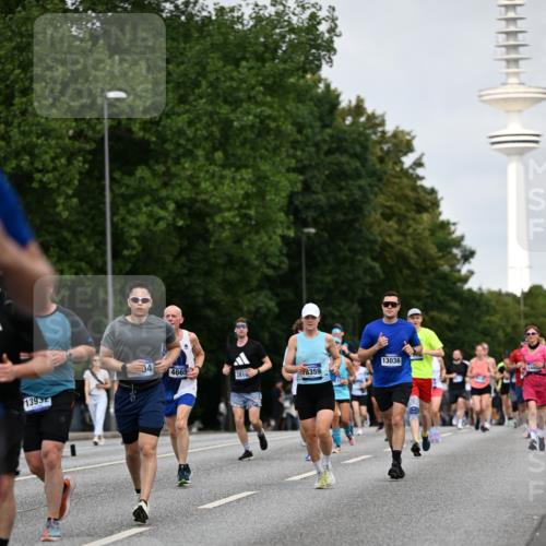 29.06.2025 - hella hamburg halbmarathon Dr. Thomas Lammeyer http://msf.ph/oto/8151964 29.06.2025 10:07:10 Kennedybrücke 1135, 1138, 1414, 1482, 1702, 2619, 2712, 2780, 2810, 3630, 4066, 4204, 4613, 4665, 5734, 6208, 6815, 7869, 7888, 8481, 8483, 8624, 9439, 10128 meine-sportfotos.de