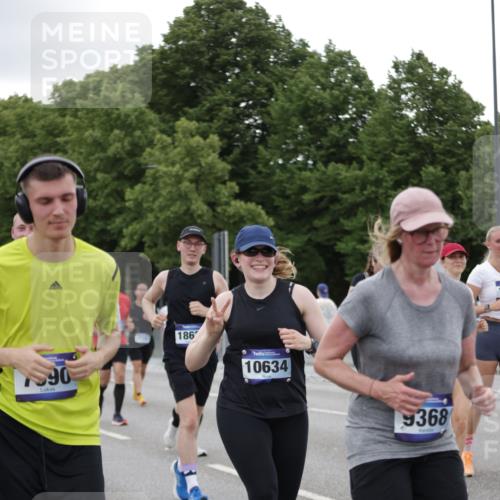 29.06.2025 - hella hamburg halbmarathon Jannik Wohlers http://msf.ph/oto/8151968 29.06.2025 10:51:58 Lombardsbrücke 2528, 3645, 4436, 4815, 5262, 6386, 6403, 6404, 6406, 6671, 6985, 7690, 7691, 7735, 7812, 8194, 8196, 9103, 9368, 9731, 10080, 10296, 10342, 10634, 10884, 11084, 11126, 11127, 11297, 11736, 11899, 11974, 12089, 12247, 12525, 12546, 12558, 13094, 13207, 13208, 13538, 13677, 14215, 14235, 14893, 15205, 16262, 16492, 16752, 16973, 17326, 17327, 18115, 18221, 18633, 18668, 18756, 18817 meine-sportfotos.de