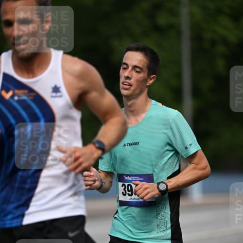 29.06.2025 - hella hamburg halbmarathon Dr. Thomas Lammeyer http://msf.ph/oto/8151976 29.06.2025 09:40:46 Kennedybrücke 45, 50, 3944 meine-sportfotos.de