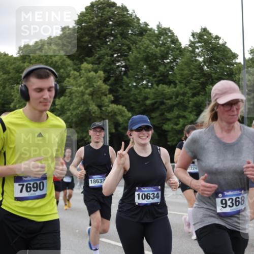 29.06.2025 - hella hamburg halbmarathon Jannik Wohlers http://msf.ph/oto/8151984 29.06.2025 10:51:58 Lombardsbrücke 2528, 3645, 4436, 4815, 5262, 6386, 6403, 6404, 6406, 6671, 6985, 7690, 7691, 7735, 7812, 8194, 8196, 9103, 9368, 9731, 10080, 10296, 10342, 10634, 10884, 11084, 11126, 11127, 11297, 11736, 11899, 11974, 12089, 12247, 12525, 12546, 12558, 13094, 13207, 13208, 13538, 13677, 14215, 14235, 14893, 15205, 16262, 16492, 16752, 16973, 17326, 17327, 18115, 18221, 18633, 18668, 18756, 18817 meine-sportfotos.de