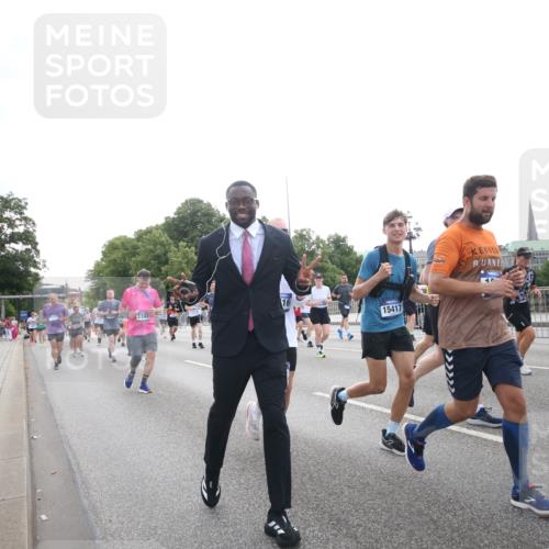 29.06.2025 - hella hamburg halbmarathon Jannik Wohlers http://msf.ph/oto/8151986 29.06.2025 10:37:52 Lombardsbrücke 1196, 1394, 1457, 1596, 1742, 1791, 1901, 1966, 2113, 2498, 2786, 3010, 3094, 3095, 3242, 3286, 3338, 3635, 3636, 3716, 3777, 4159, 4414, 4883, 5300, 5713, 5735, 6199, 6200, 6751, 6930, 7118, 7165, 7552, 7868, 7914, 8539, 8615, 8696, 8718, 9350, 9391, 9424, 9699, 10584, 11728, 11812, 12116, 12573, 12675, 12677, 12892, 13103, 13442, 13833, 14016, 14163, 14406, 15101, 15355, 15417, 15562, 16061, 16465, 16658, 16876, 16942, 17053, 18592 meine-sportfotos.de