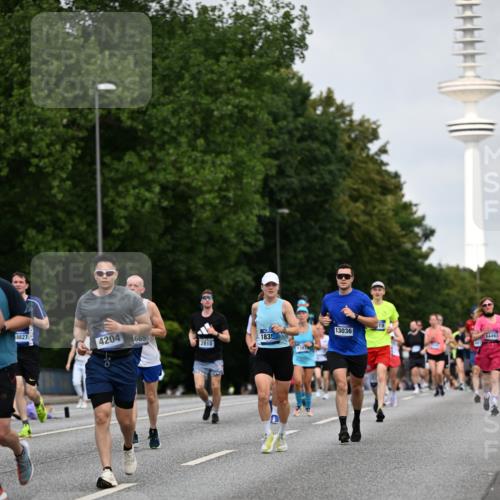 29.06.2025 - hella hamburg halbmarathon Dr. Thomas Lammeyer http://msf.ph/oto/8151988 29.06.2025 10:07:10 Kennedybrücke 1135, 1138, 1414, 1482, 1702, 2619, 2712, 2780, 2810, 3630, 4066, 4204, 4613, 4665, 5734, 6208, 6815, 7869, 7888, 8481, 8483, 8624, 9439, 10128 meine-sportfotos.de