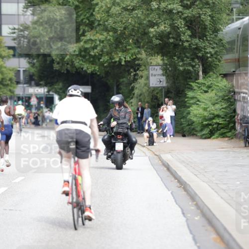29.06.2025 - hella hamburg halbmarathon Jannik Wohlers http://msf.ph/oto/8151990 29.06.2025 09:31:07 Lombardsbrücke 1, 2, 4, 5, 6, 7, 8, 9, 10, 11, 13, 16, 22, 23, 25, 59 meine-sportfotos.de