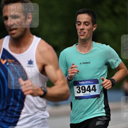 29.06.2025 - hella hamburg halbmarathon Dr. Thomas Lammeyer http://msf.ph/oto/8151994 29.06.2025 09:40:46 Kennedybrücke 45, 50, 3944 meine-sportfotos.de