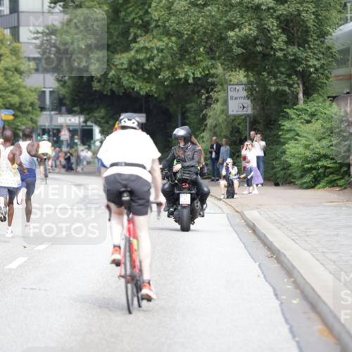 29.06.2025 - hella hamburg halbmarathon Jannik Wohlers http://msf.ph/oto/8152000 29.06.2025 09:31:07 Lombardsbrücke 1, 2, 4, 5, 6, 7, 8, 9, 10, 11, 13, 16, 22, 23, 25, 59 meine-sportfotos.de