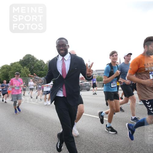 29.06.2025 - hella hamburg halbmarathon Jannik Wohlers http://msf.ph/oto/8152012 29.06.2025 10:37:52 Lombardsbrücke 1196, 1394, 1457, 1596, 1742, 1791, 1901, 1966, 2113, 2498, 2786, 3010, 3094, 3095, 3242, 3286, 3338, 3635, 3636, 3716, 3777, 4159, 4414, 4883, 5300, 5713, 5735, 6199, 6200, 6751, 6930, 7118, 7165, 7552, 7868, 7914, 8539, 8615, 8696, 8718, 9350, 9391, 9424, 9699, 10584, 11728, 11812, 12116, 12573, 12675, 12677, 12892, 13103, 13442, 13833, 14016, 14163, 14406, 15101, 15355, 15417, 15562, 16061, 16465, 16658, 16876, 16942, 17053, 18592 meine-sportfotos.de