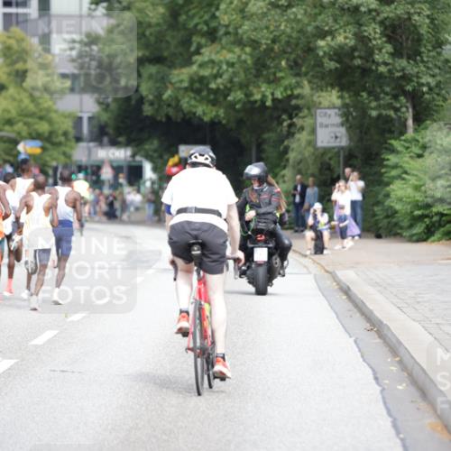 29.06.2025 - hella hamburg halbmarathon Jannik Wohlers http://msf.ph/oto/8152014 29.06.2025 09:31:07 Lombardsbrücke 1, 2, 4, 5, 6, 7, 8, 9, 10, 11, 13, 16, 22, 23, 25, 59 meine-sportfotos.de