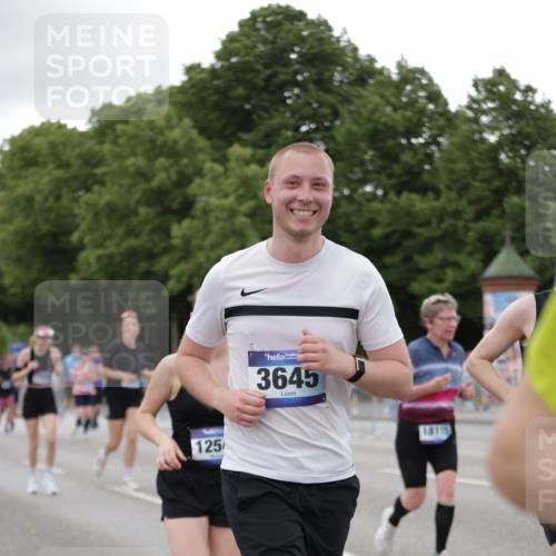 29.06.2025 - hella hamburg halbmarathon Jannik Wohlers http://msf.ph/oto/8152017 29.06.2025 10:51:59 Lombardsbrücke 2420, 2528, 3645, 4436, 4815, 5262, 5360, 6386, 6403, 6404, 6406, 6671, 7690, 7691, 7735, 7812, 8194, 8196, 9103, 9368, 9731, 10080, 10296, 10342, 10392, 10634, 10884, 11084, 11126, 11127, 11297, 11736, 11899, 11974, 12089, 12247, 12525, 12546, 12558, 13094, 13207, 13208, 13538, 13677, 14215, 14893, 15205, 16262, 16492, 16752, 16973, 17326, 17327, 18115, 18633, 18668, 18756, 18817 meine-sportfotos.de