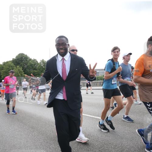 29.06.2025 - hella hamburg halbmarathon Jannik Wohlers http://msf.ph/oto/8152018 29.06.2025 10:37:52 Lombardsbrücke 1196, 1394, 1457, 1596, 1742, 1791, 1901, 1966, 2113, 2498, 2786, 3010, 3094, 3095, 3242, 3286, 3338, 3635, 3636, 3716, 3777, 4159, 4414, 4883, 5300, 5713, 5735, 6199, 6200, 6751, 6930, 7118, 7165, 7552, 7868, 7914, 8539, 8615, 8696, 8718, 9350, 9391, 9424, 9699, 10584, 11728, 11812, 12116, 12573, 12675, 12677, 12892, 13103, 13442, 13833, 14016, 14163, 14406, 15101, 15355, 15417, 15562, 16061, 16465, 16658, 16876, 16942, 17053, 18592 meine-sportfotos.de