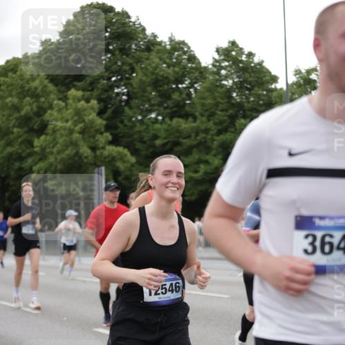 29.06.2025 - hella hamburg halbmarathon Jannik Wohlers http://msf.ph/oto/8152027 29.06.2025 10:52:00 Lombardsbrücke 2420, 2528, 3645, 4815, 5262, 5360, 6386, 6403, 6404, 6406, 6671, 7690, 7691, 7735, 7812, 8194, 8196, 9068, 9103, 9368, 9731, 10080, 10296, 10342, 10392, 10634, 10884, 10928, 11084, 11297, 11736, 11899, 11974, 12089, 12247, 12525, 12546, 12558, 13094, 13207, 13208, 13538, 13677, 14215, 14893, 15205, 16262, 16492, 16752, 16973, 17326, 17327, 18115, 18633, 18668, 18756, 18817 meine-sportfotos.de