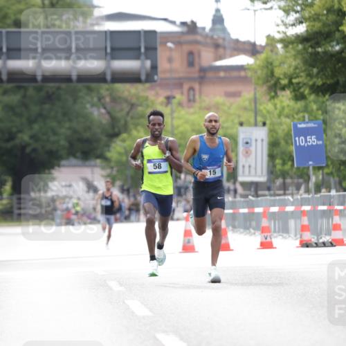 29.06.2025 - hella hamburg halbmarathon Jannik Wohlers http://msf.ph/oto/8152031 29.06.2025 09:31:11 Lombardsbrücke 1, 2, 4, 5, 6, 7, 8, 9, 10, 11, 13, 16, 22, 23, 25, 59 meine-sportfotos.de