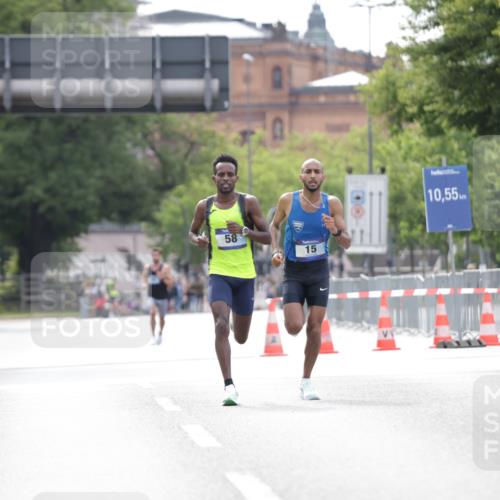 29.06.2025 - hella hamburg halbmarathon Jannik Wohlers http://msf.ph/oto/8152043 29.06.2025 09:31:11 Lombardsbrücke 1, 2, 4, 5, 6, 7, 8, 9, 10, 11, 13, 16, 22, 23, 25, 59 meine-sportfotos.de