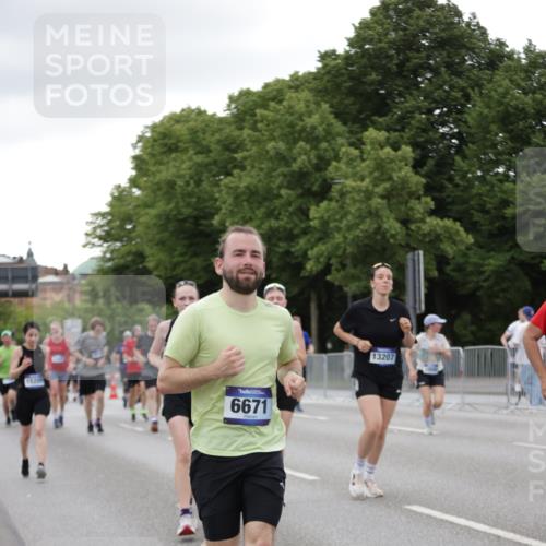 29.06.2025 - hella hamburg halbmarathon Jannik Wohlers http://msf.ph/oto/8152064 29.06.2025 10:52:01 Lombardsbrücke 2420, 2528, 3645, 4815, 5262, 5360, 6386, 6403, 6404, 6406, 6671, 7690, 7691, 7735, 7812, 9068, 9070, 9103, 9368, 9731, 10080, 10296, 10392, 10634, 10884, 10928, 11084, 11297, 11736, 11899, 11974, 12089, 12247, 12546, 12558, 13094, 13207, 13208, 13538, 13677, 14893, 15205, 16262, 16492, 16752, 16973, 17002, 17326, 17327, 18115, 18633, 18668, 18756, 18817 meine-sportfotos.de
