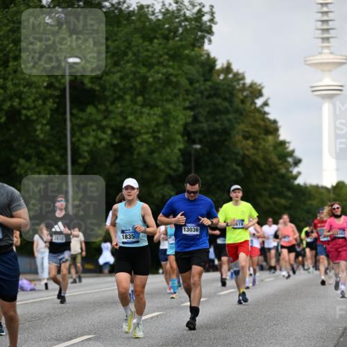 29.06.2025 - hella hamburg halbmarathon Dr. Thomas Lammeyer http://msf.ph/oto/8152068 29.06.2025 10:07:12 Kennedybrücke 1135, 1138, 1482, 1702, 2619, 2712, 2780, 2782, 2810, 3572, 3630, 4066, 4204, 4613, 4665, 5734, 6208, 6815, 7210, 7211, 7290, 7869, 7888, 8481, 8483, 8624, 9439, 10128 meine-sportfotos.de